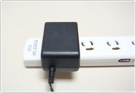 充電台のＡＣアダプターをコンセントから抜く。