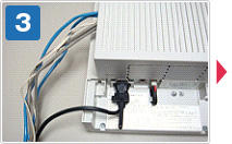 主装置本体の電話線の接続状況を確認します。